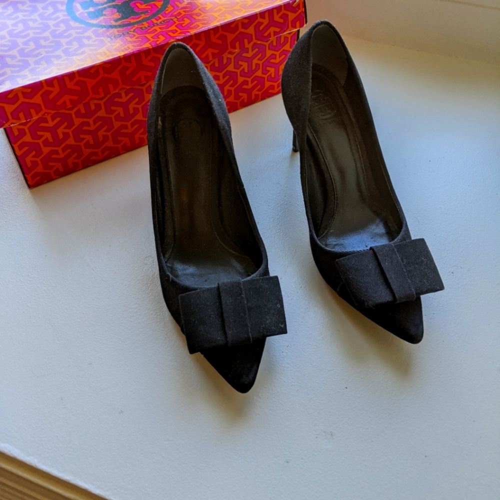 Tory Burch black bow pump , size 6.5